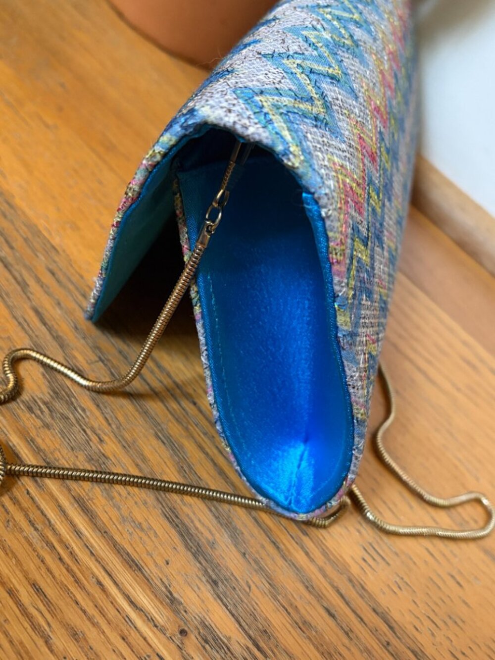 Franchi Straw Clutch Crossbody bag with Metal Rope Strap - Picture 3 of 10